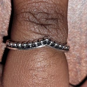 Silver ring with peak design